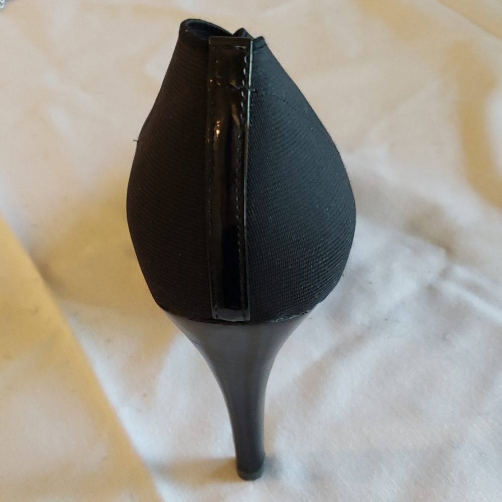 Heels - Picture 3 of 3